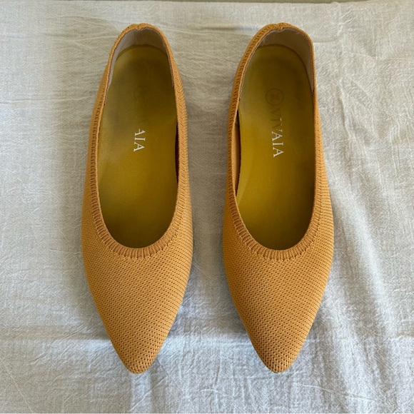 VIVAIA Pointed-Toe Yellow Gold Ballet Flats Aria Size 39 8 Comfortable Office - Picture 2 of 9